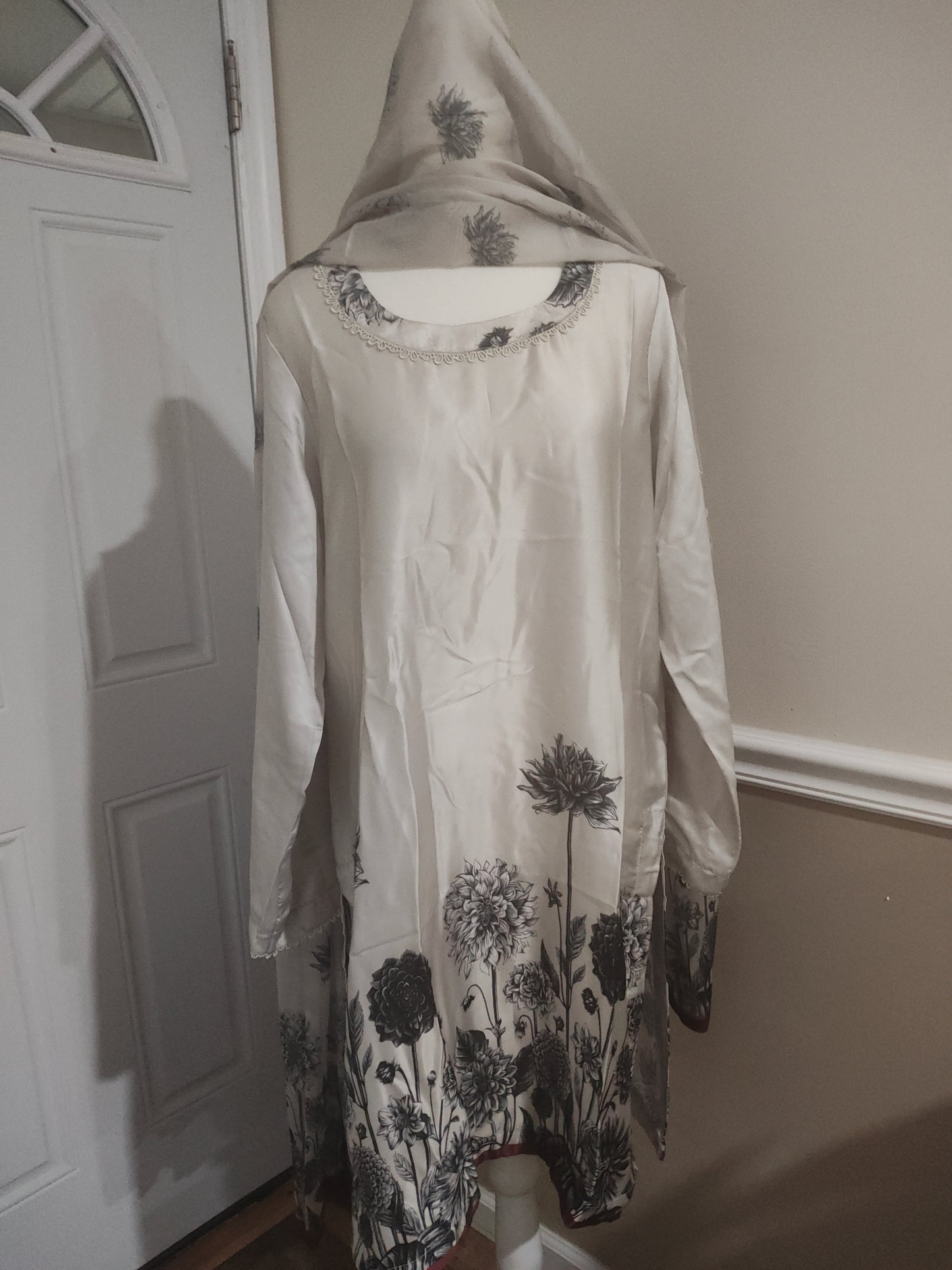 Silk 3 piece stitched large and medium sizes