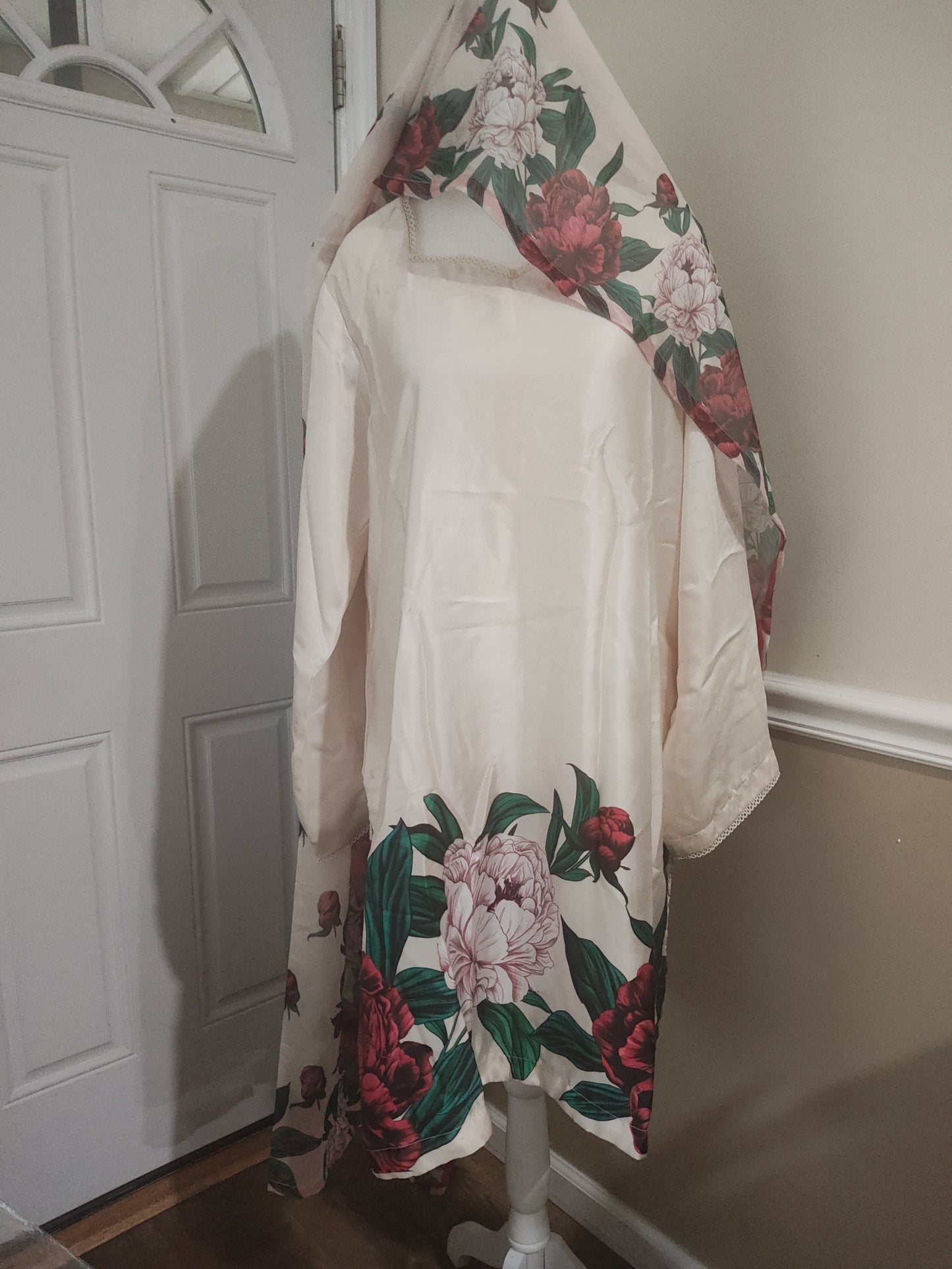 Silk 3 piece stitched large and medium sizes