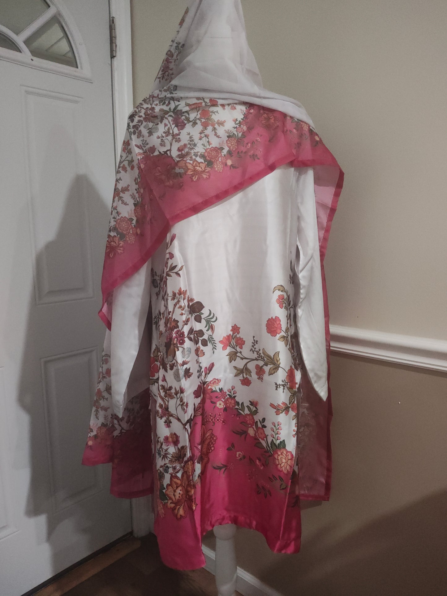 Silk 3 piece stitched large and medium sizes