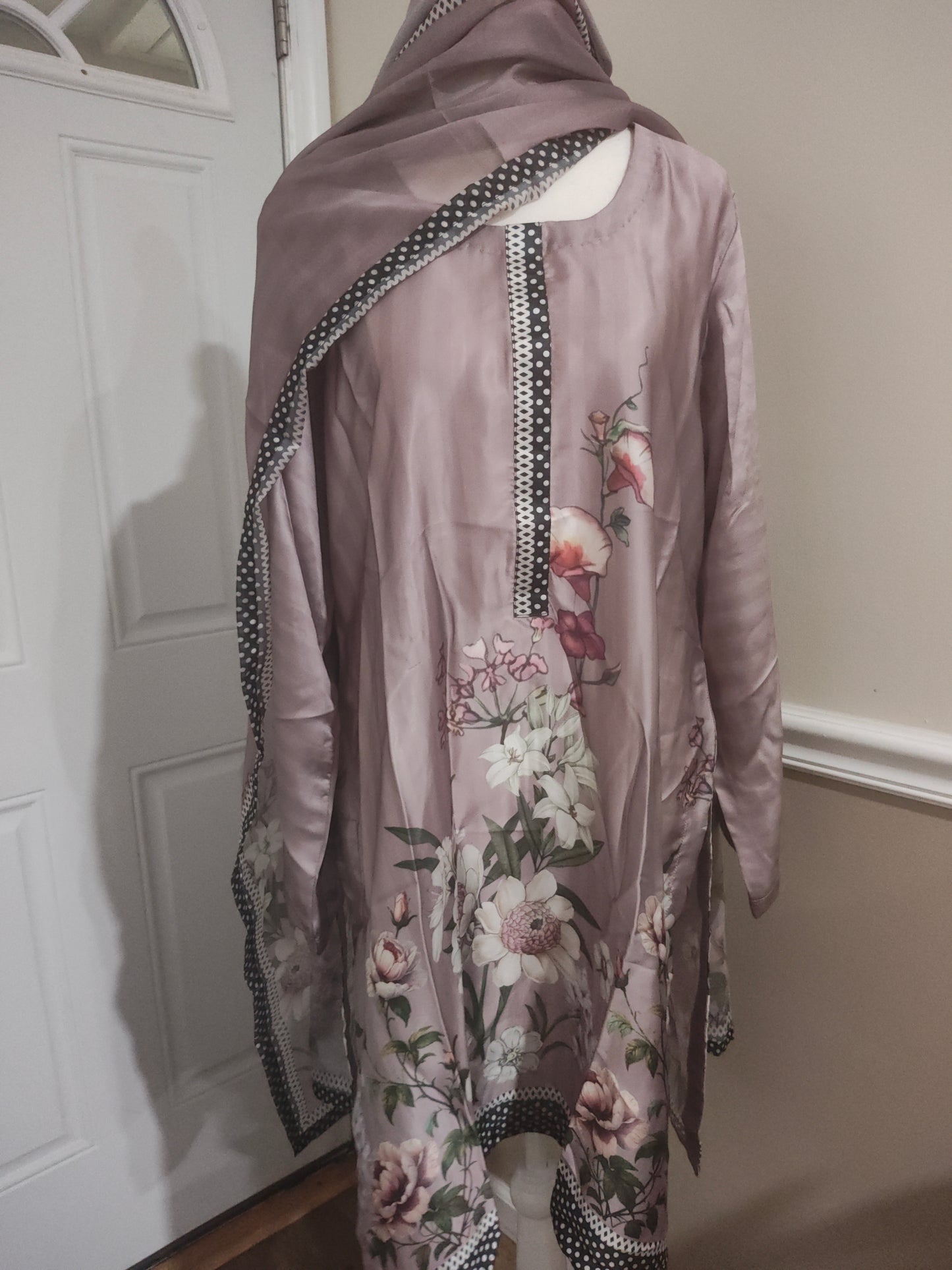 Silk 3 piece stitched large and medium sizes