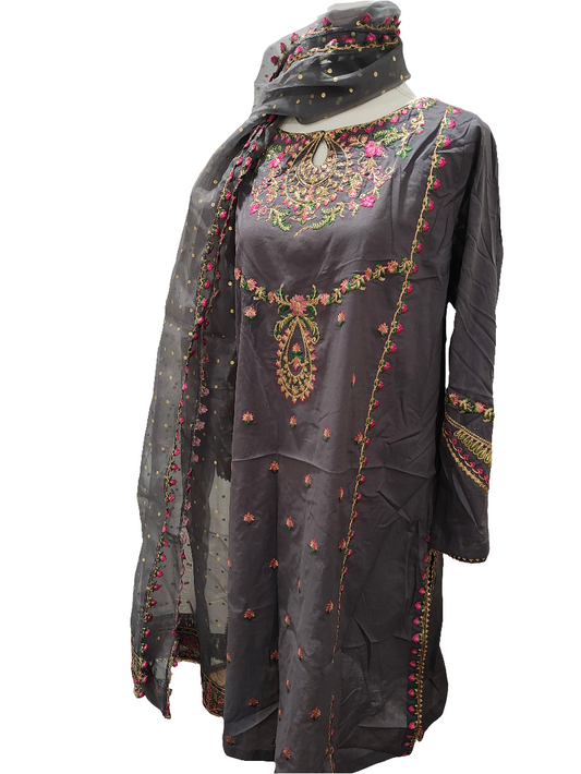 Stitched embroided 3 piece lawn suit medium size organza dupatta