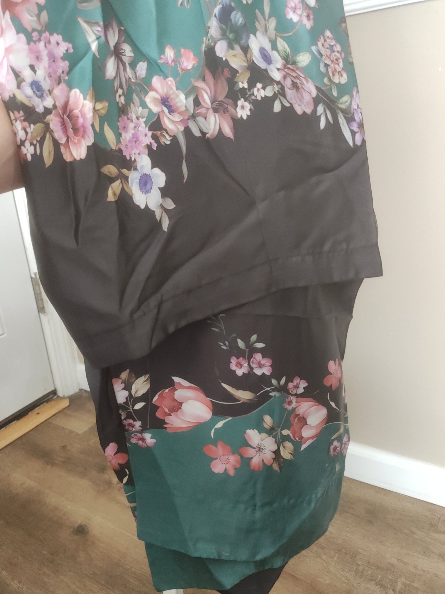Silk 3 piece stitched large and medium sizes