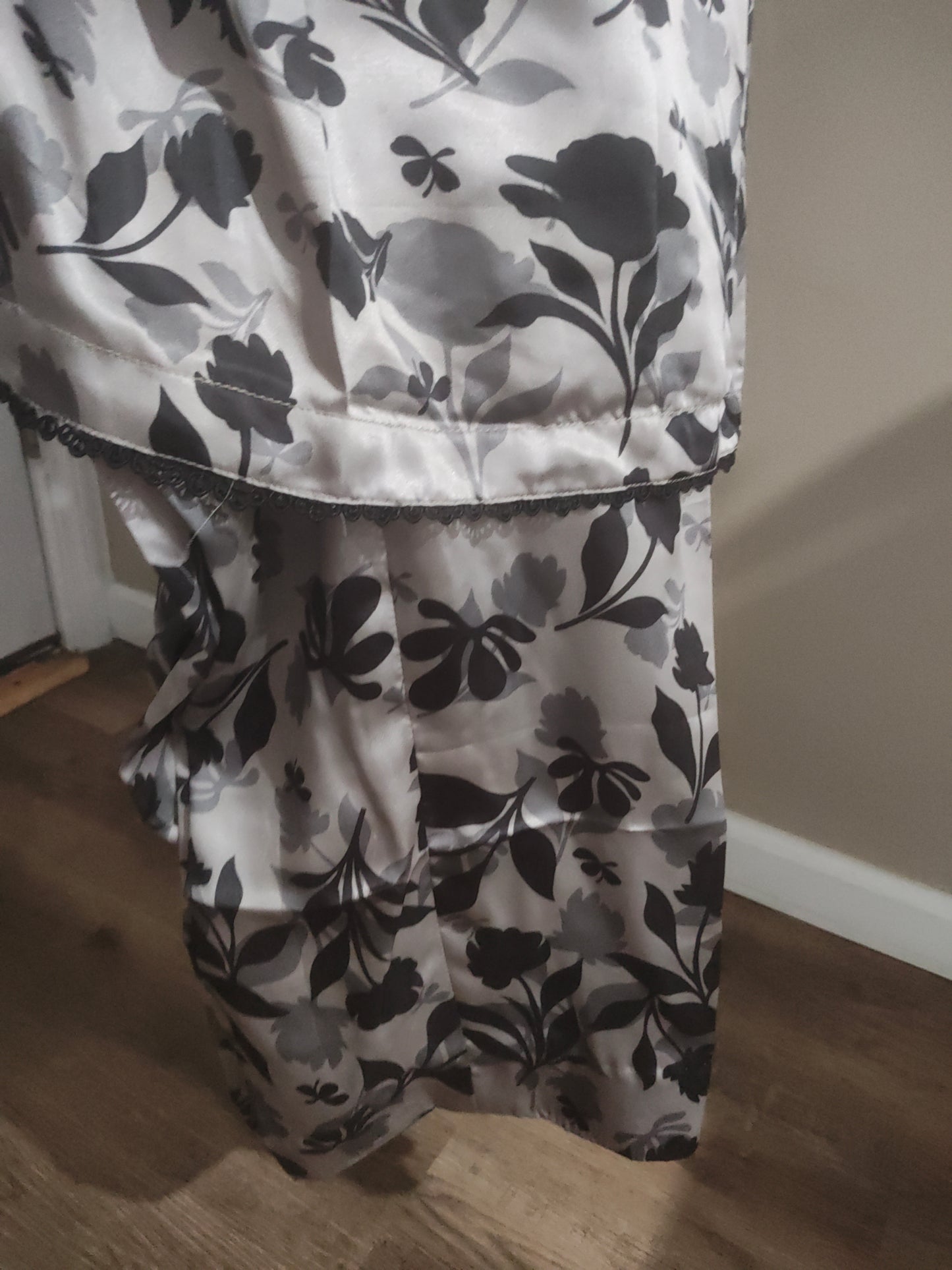 Silk 3 piece stitched large and medium sizes