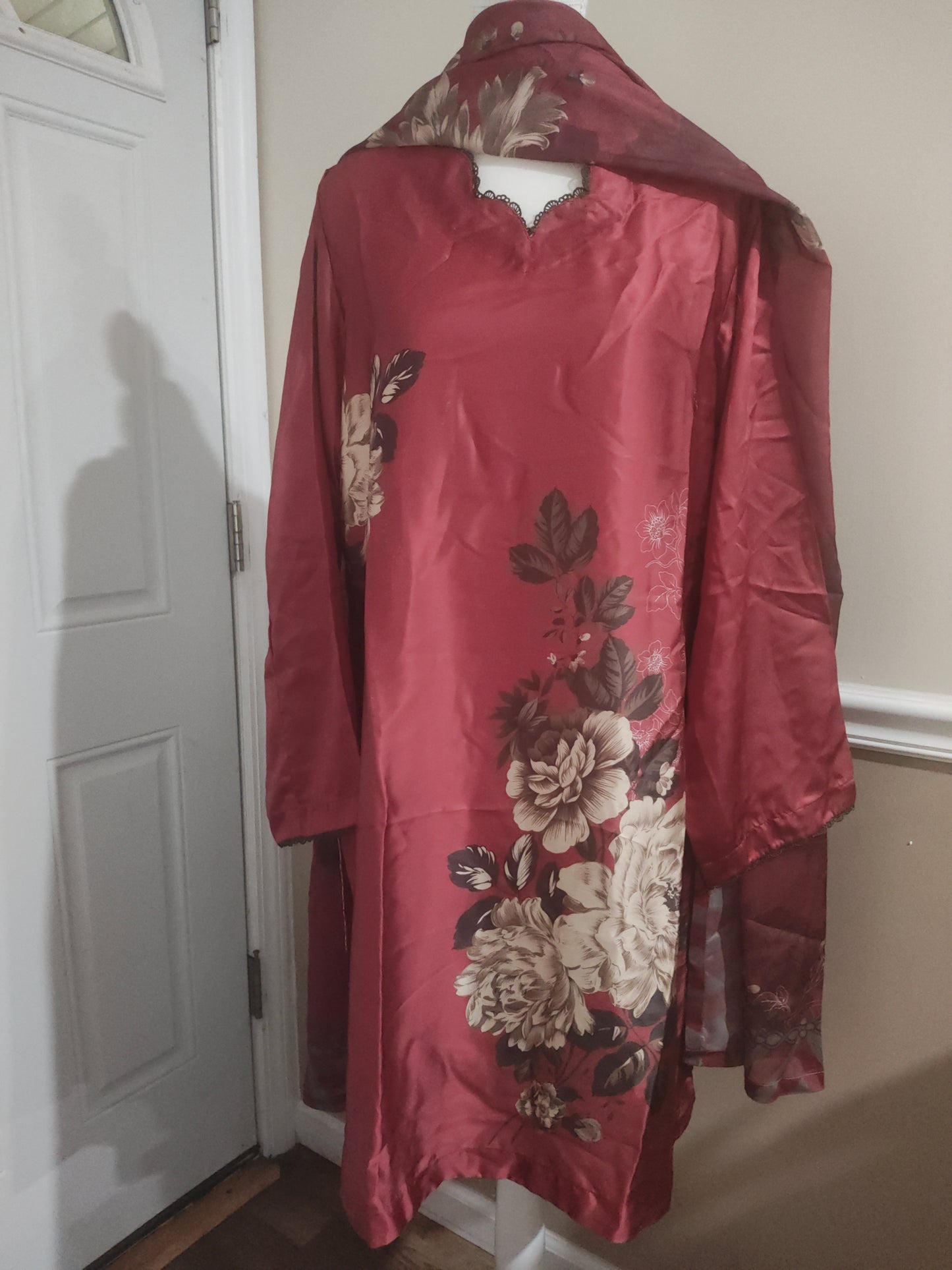 Silk 3 piece stitched large and medium sizes