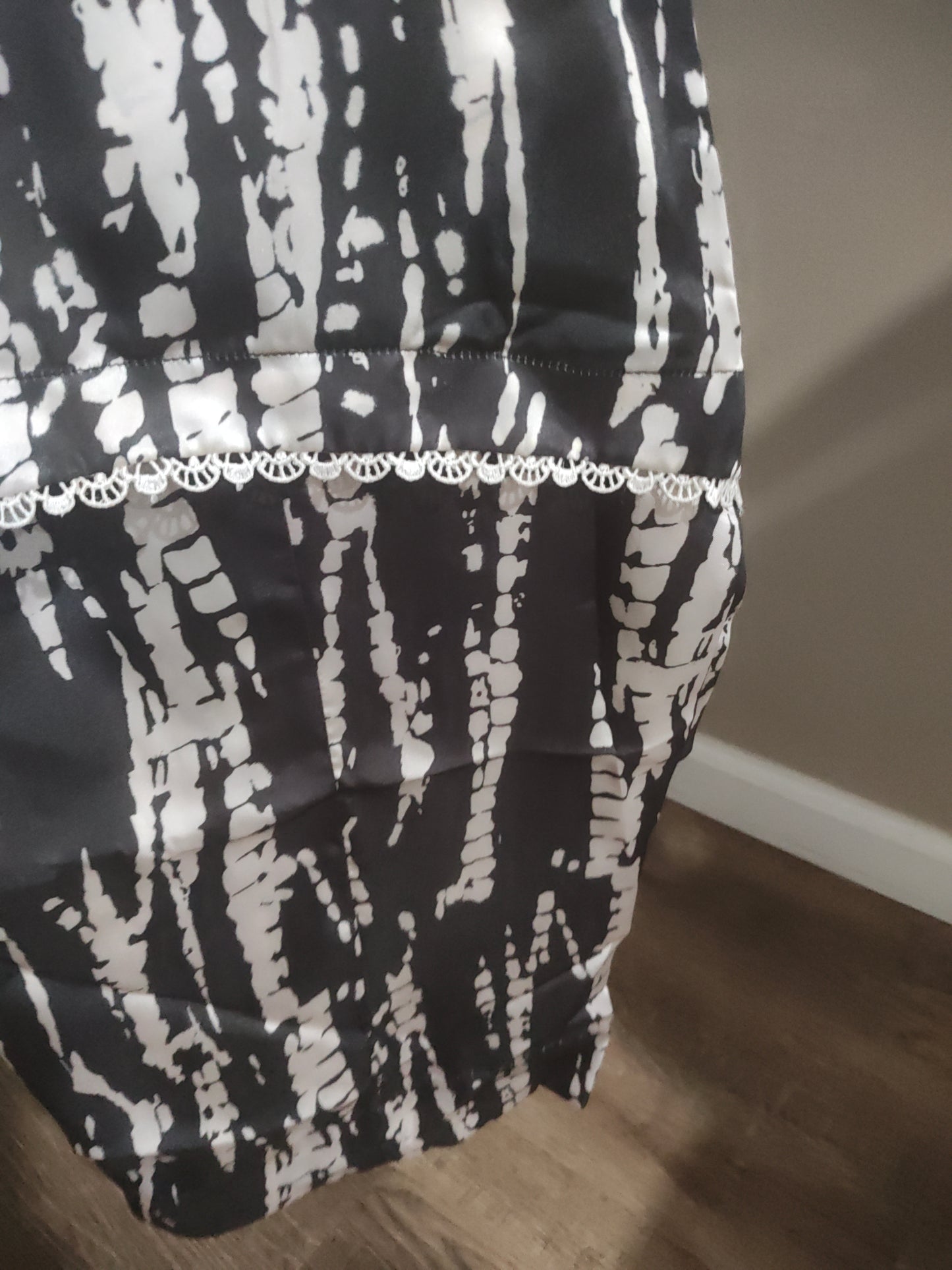 Silk 3 piece stitched large and medium sizes