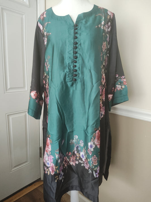 Silk 3 piece stitched large and medium sizes