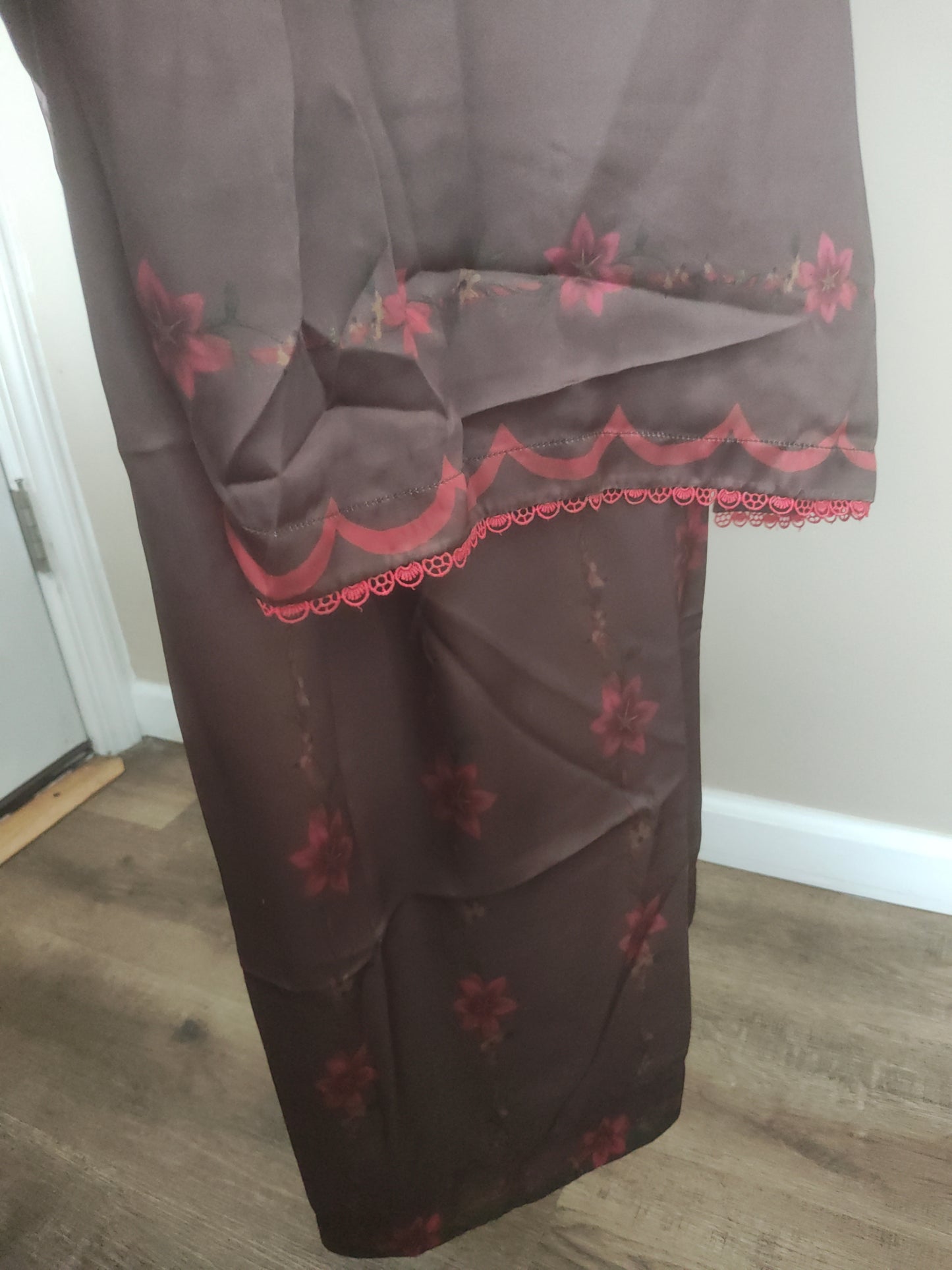 Large and medium silk 3 piece stitched