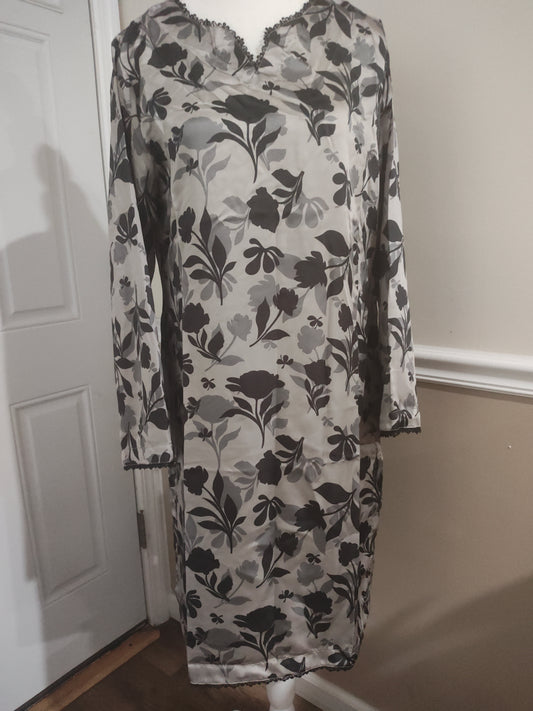 Silk 3 piece stitched large and medium sizes