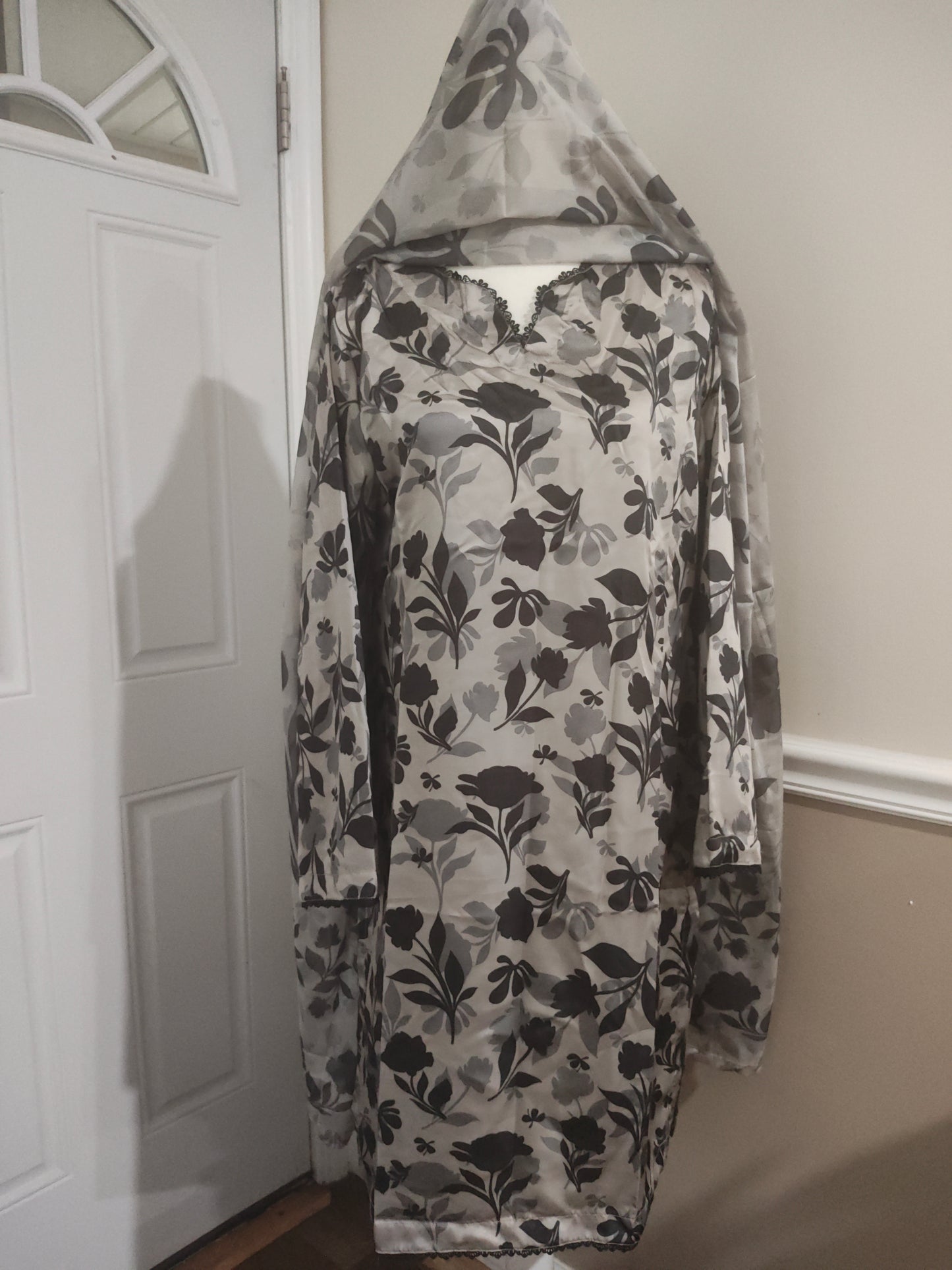 Silk 3 piece stitched large and medium sizes