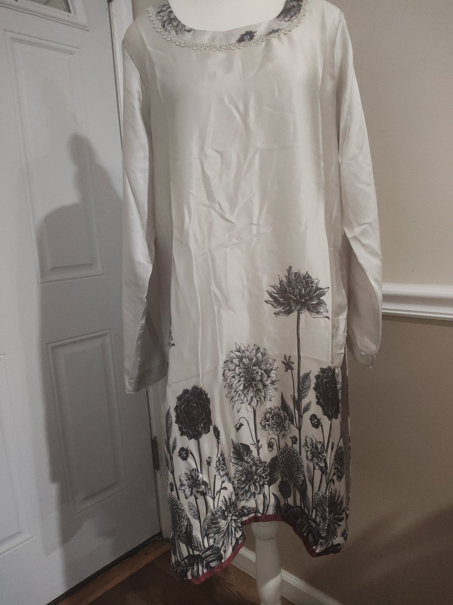 Silk 3 piece stitched large and medium sizes