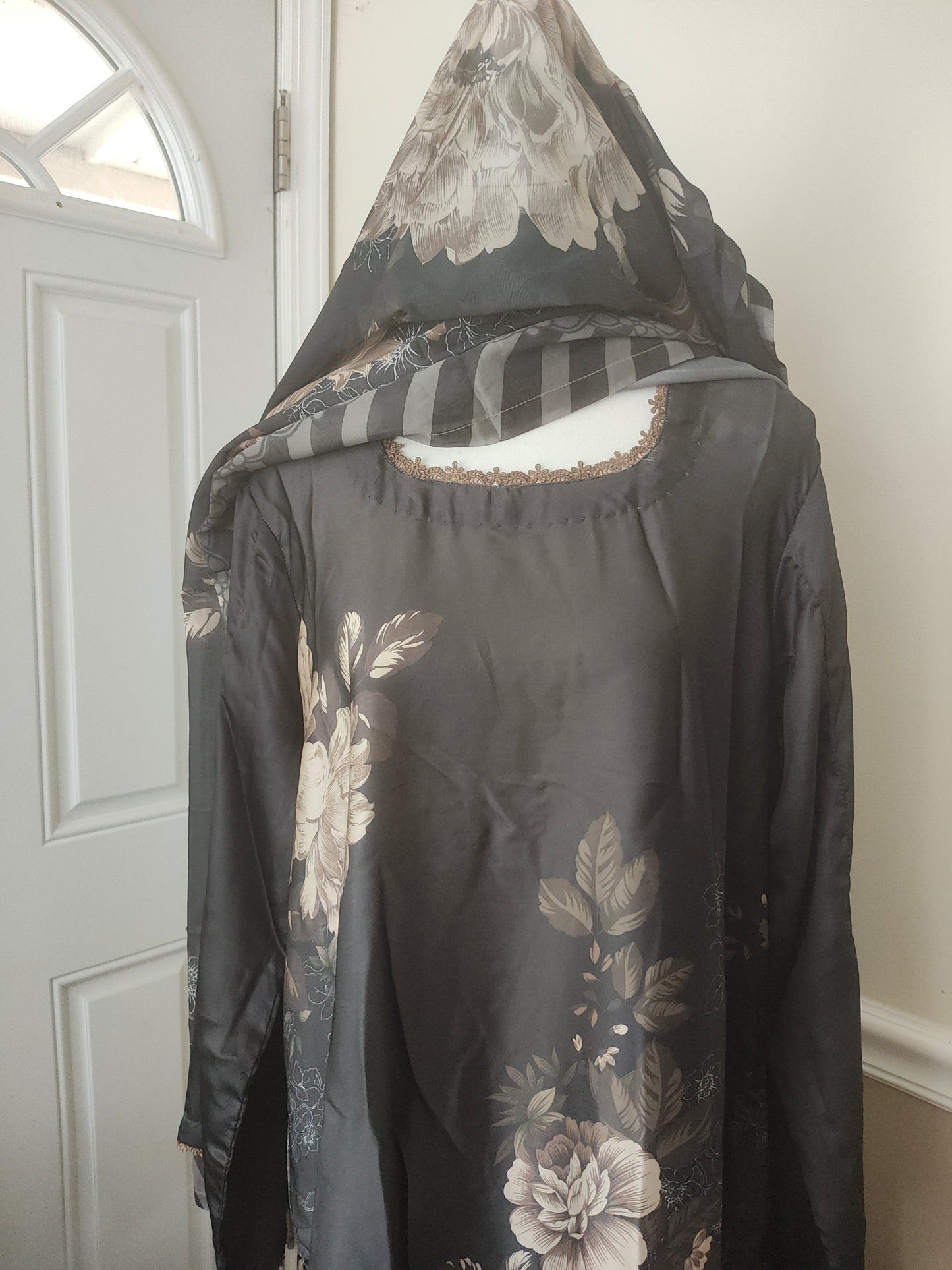 Large and medium silk 3 piece stitched