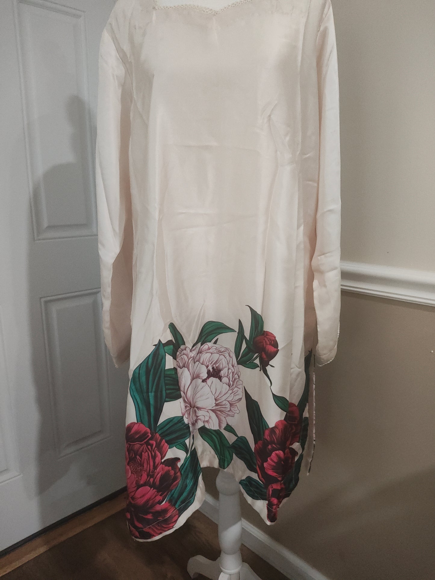 Silk 3 piece stitched large and medium sizes