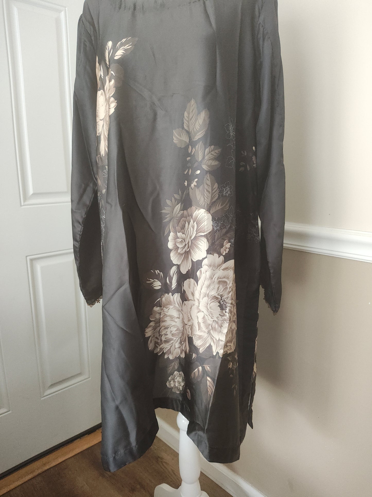 Large and medium silk 3 piece stitched