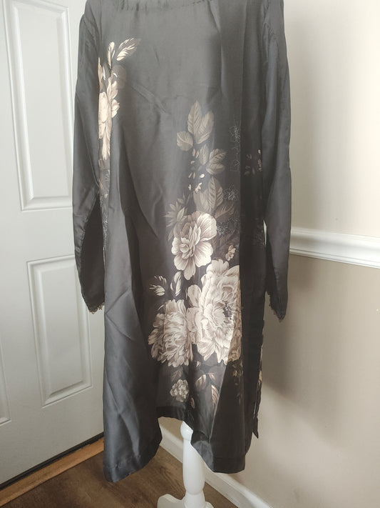 Large and medium silk 3 piece stitched