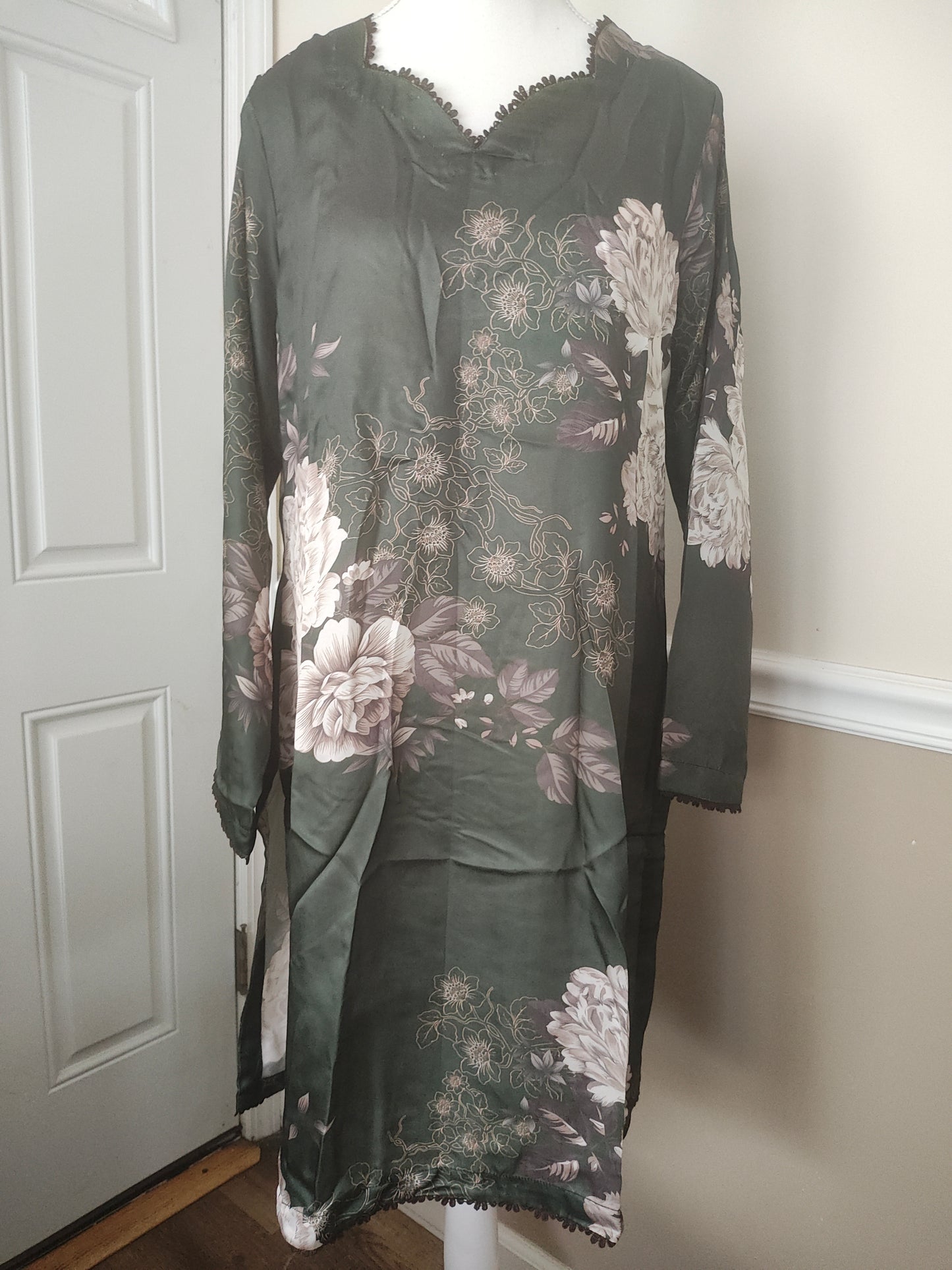 3 piece silk stitched large and medium sizes