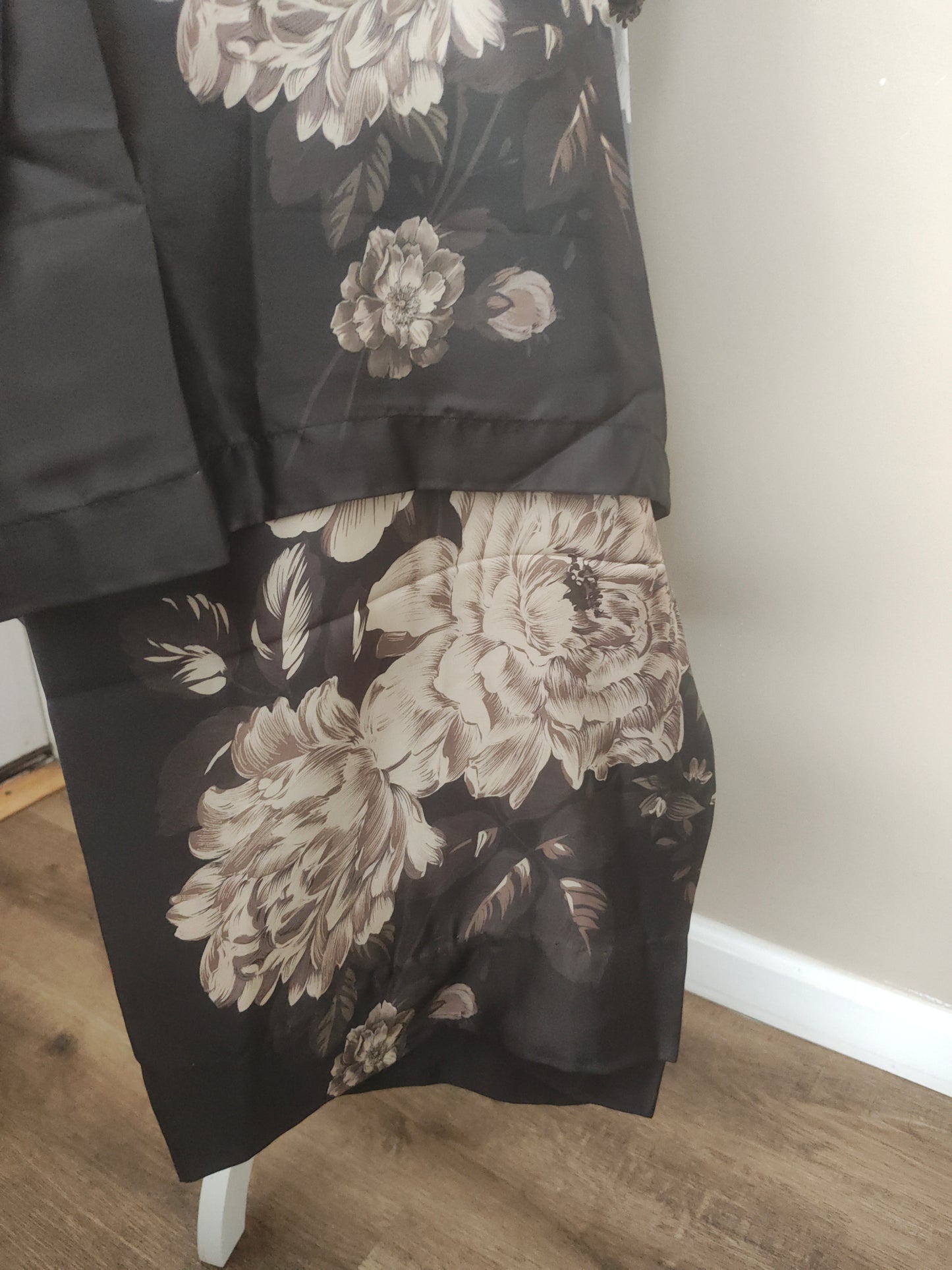 Large and medium silk 3 piece stitched
