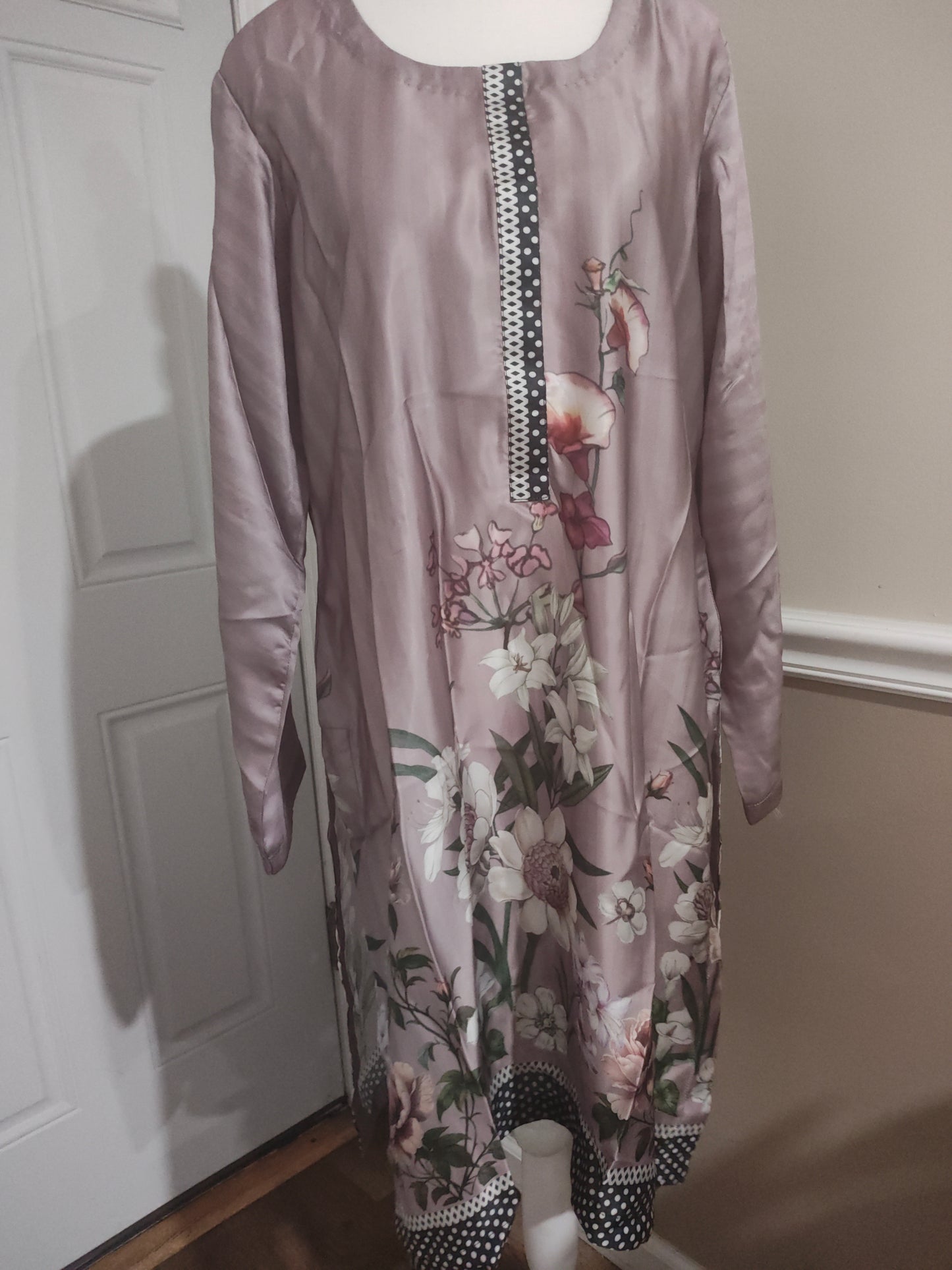 Silk 3 piece stitched large and medium sizes